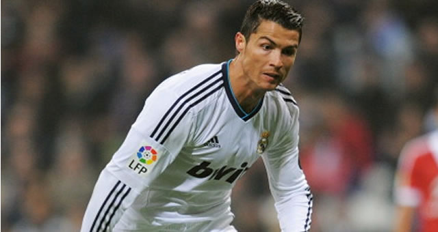 Ronaldo Bicara Peluang Madrid Lawan MU photo